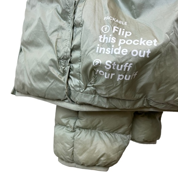 Aritizia | TNA | The New Little Puff | Size Large | Green | Packable | Hooded - Picture 5 of 12